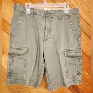 St. John's Bay size 34 green cargo shorts